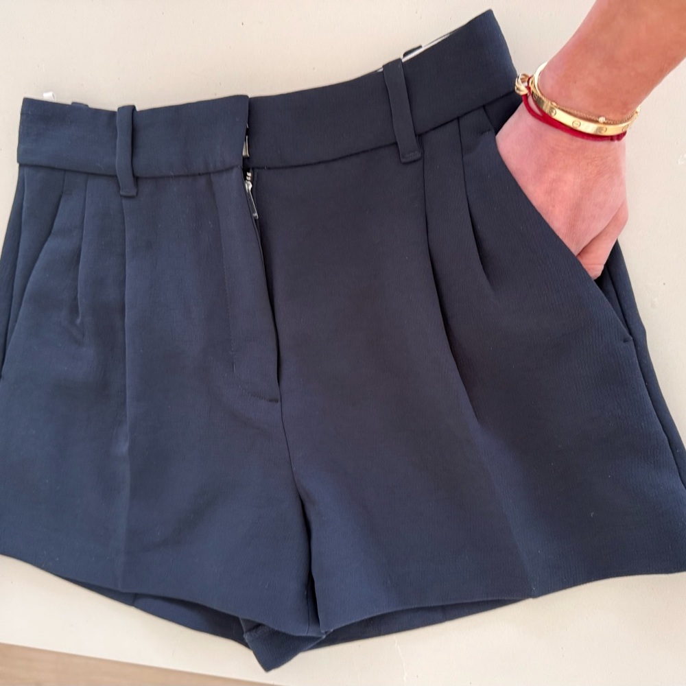 NWOT Aritzia Effortless Shorts - Mini Crepette | Size 2 - Picture 5 of 15
